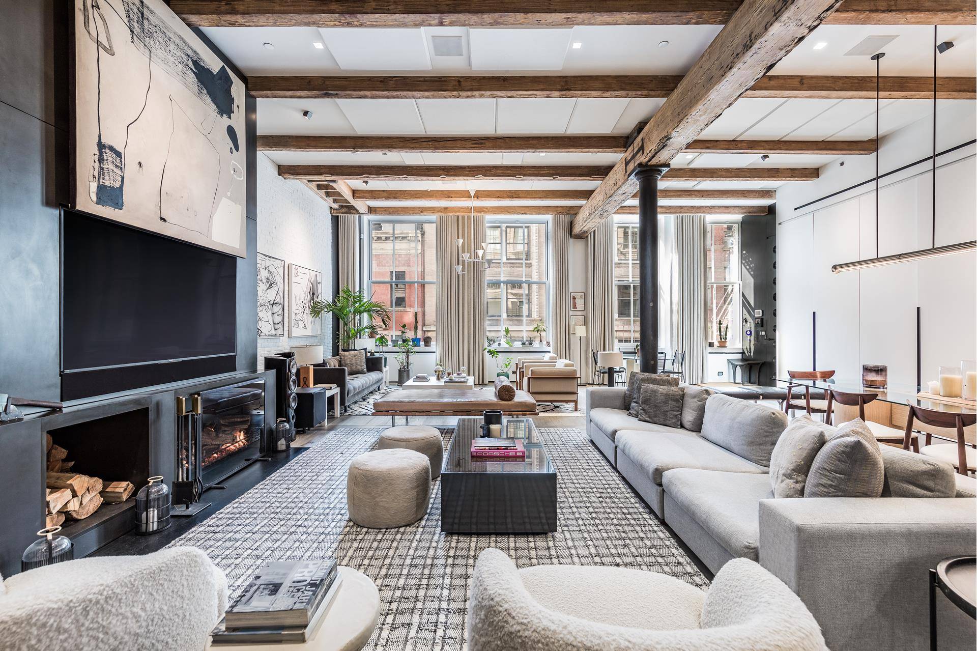 This spectacular loft in the heart of SoHo was completely gut renovated in 2017, elevating the home to a sophisticated standard of style and luxury.