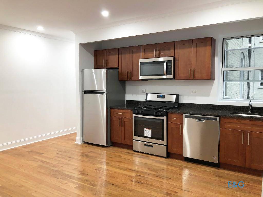 Gut renovated, Wash. Hts, 5 bedrooms Duplex 1 Full bath 2 Half Bath Washer amp ; Dryer in UnitNo FeeThe Apartment features Stacked washer and dryer in the unit.