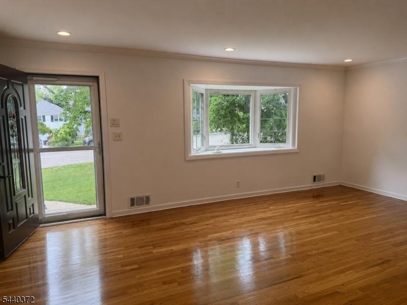 Entry/Living Room