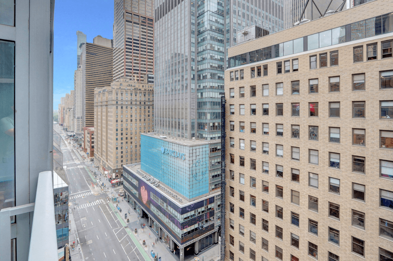This beautiful 1 br, Condo with a home office features, a modern kitchen, floor to ceiling windows, high ceilings, balcony off master bedroom, along with 24 hour doorman, security cameras ...