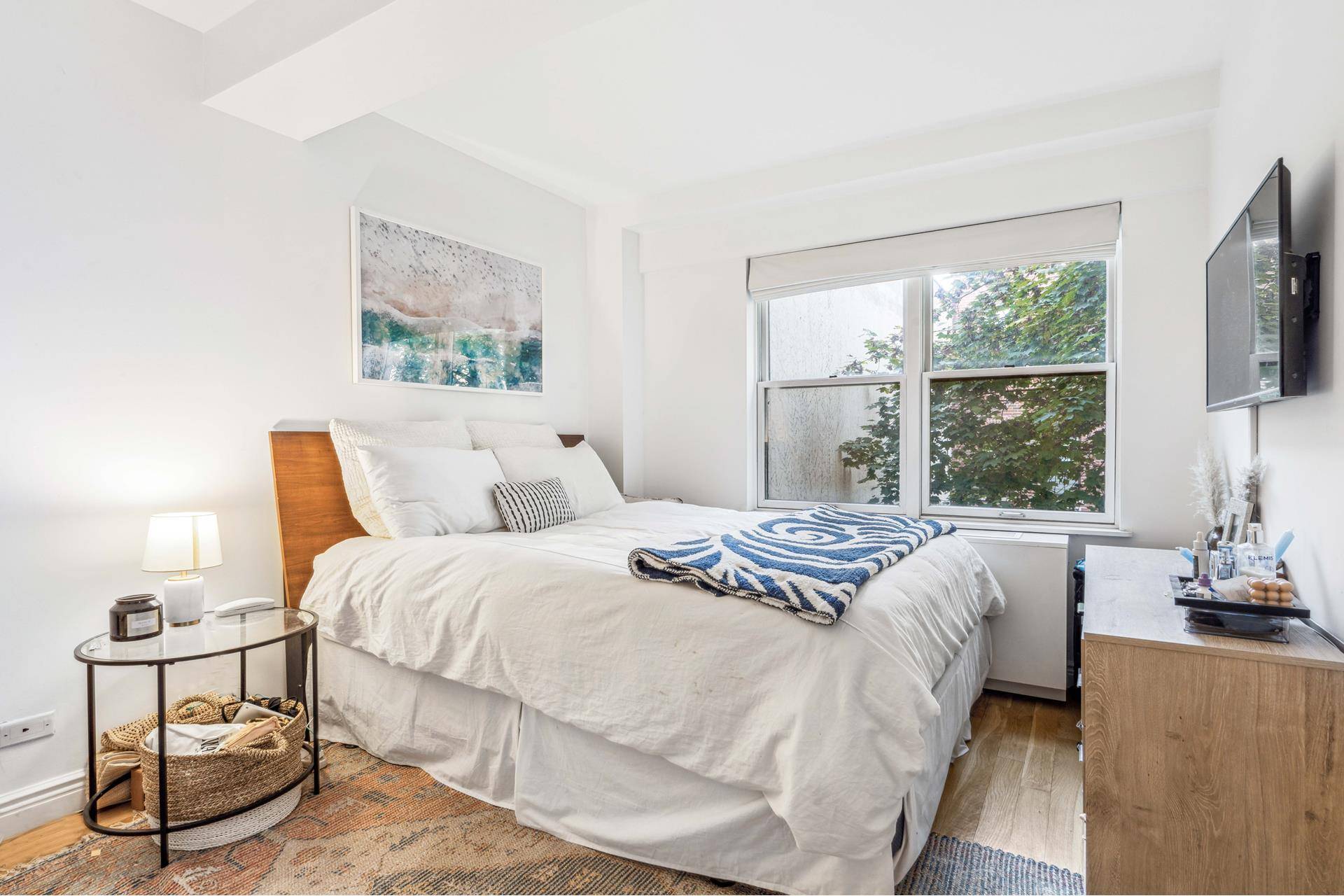Just ReducedBest priced 2 bedroom 1 Bathroom Condo now available on the UES !