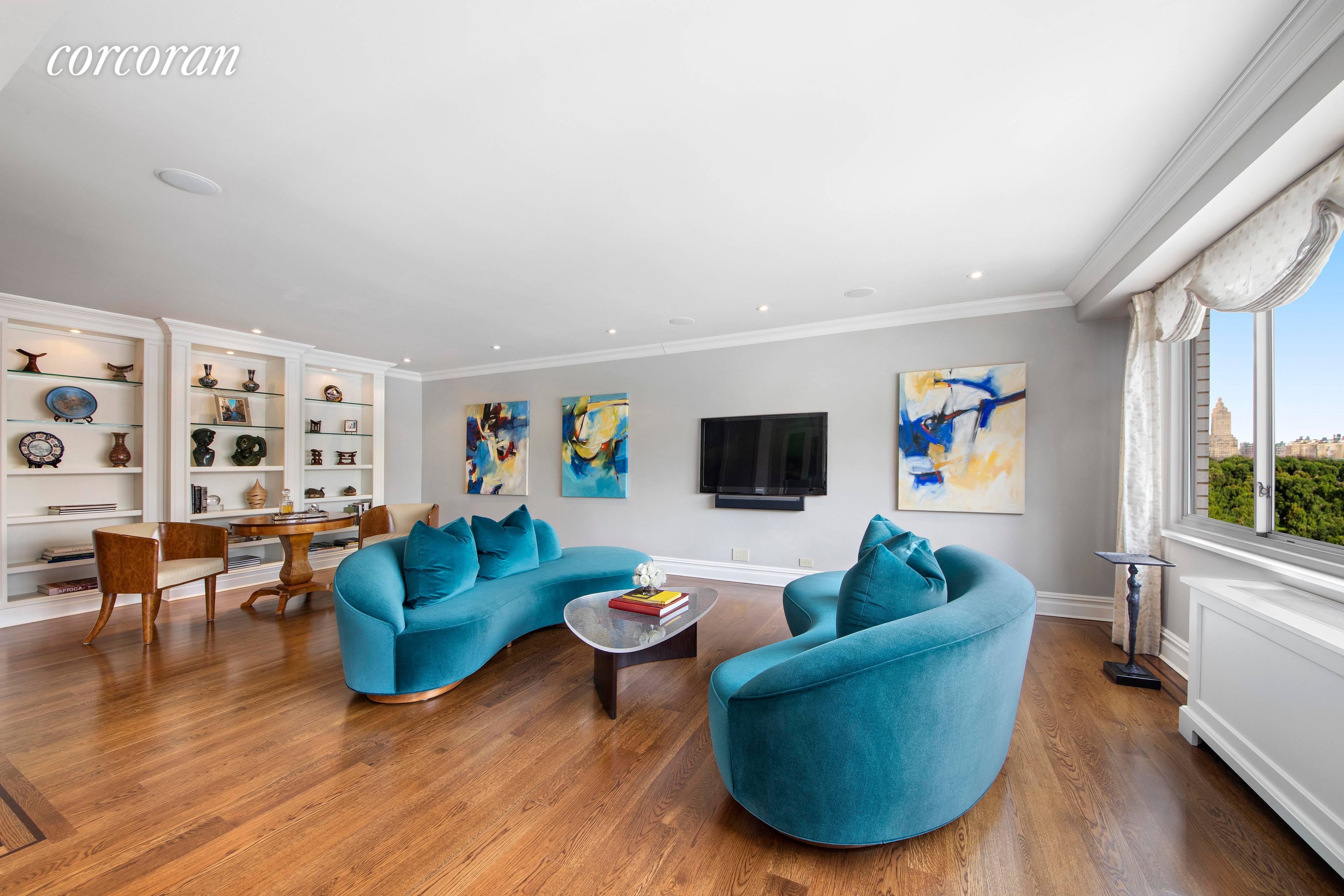 Perfectly situated mid block on East 70th Street just off Fifth Avenue, this distinguished and elegantly proportioned two bedroom and two and a half bathroom home offers captivating views over ...