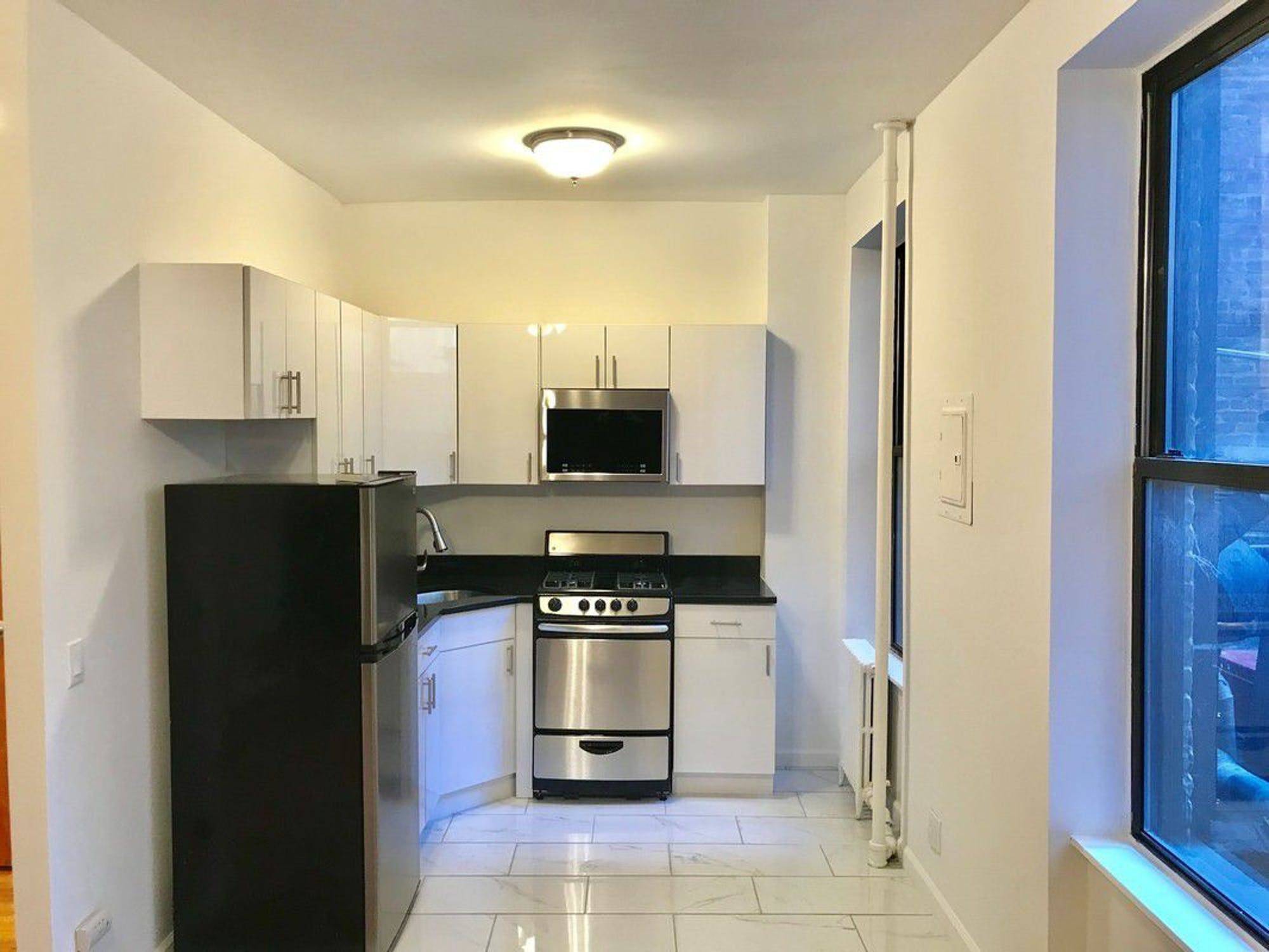 No Fee Large 2 bedroom apartment located in prime Soho !