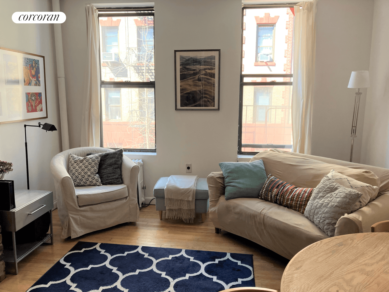 This lovely and quiet apartment is located in the heart of Greenwich Village.