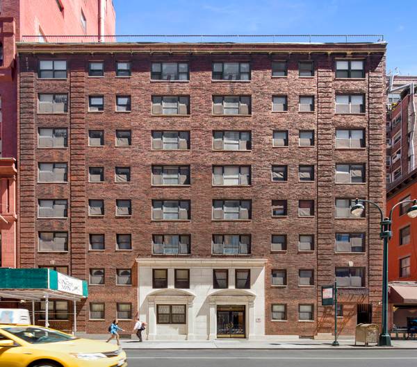 900 Square foot, gut renovated flex 2 bedroom apartment in PRIME Midtown.
