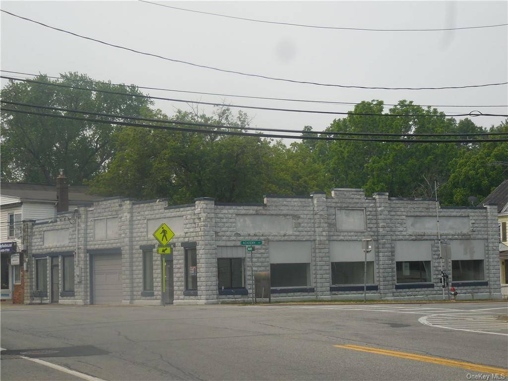 FOR SALE CHESTER VILLAGE COMMERCIAL SPACE FOR SALE OR LEASE WITH DRIVE IN OVERHEAD DOORS.
