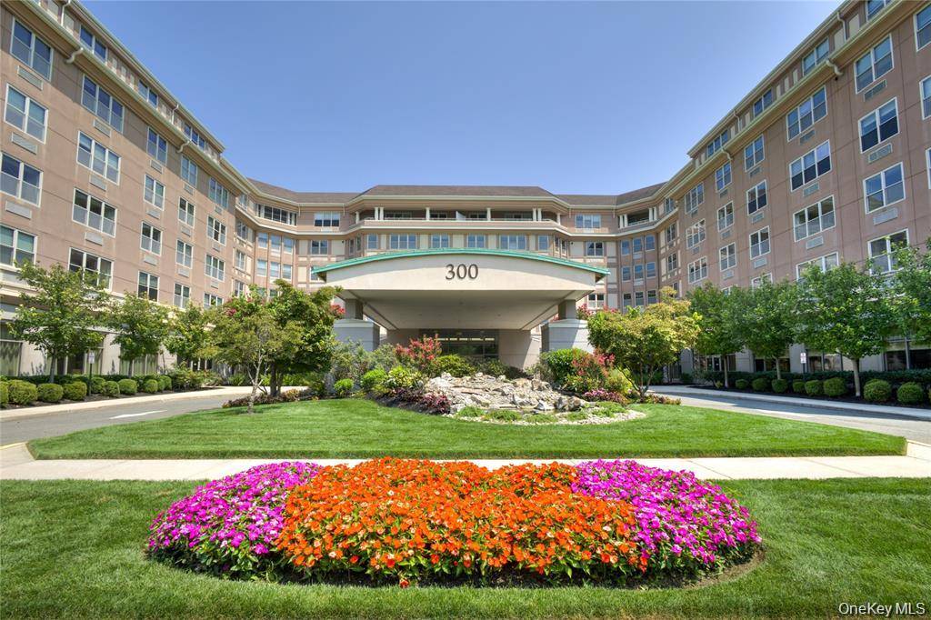 THE SINCLAIR OF PORT WASHINGTON Where Independent Living Meets Luxurious East Coast Style.
