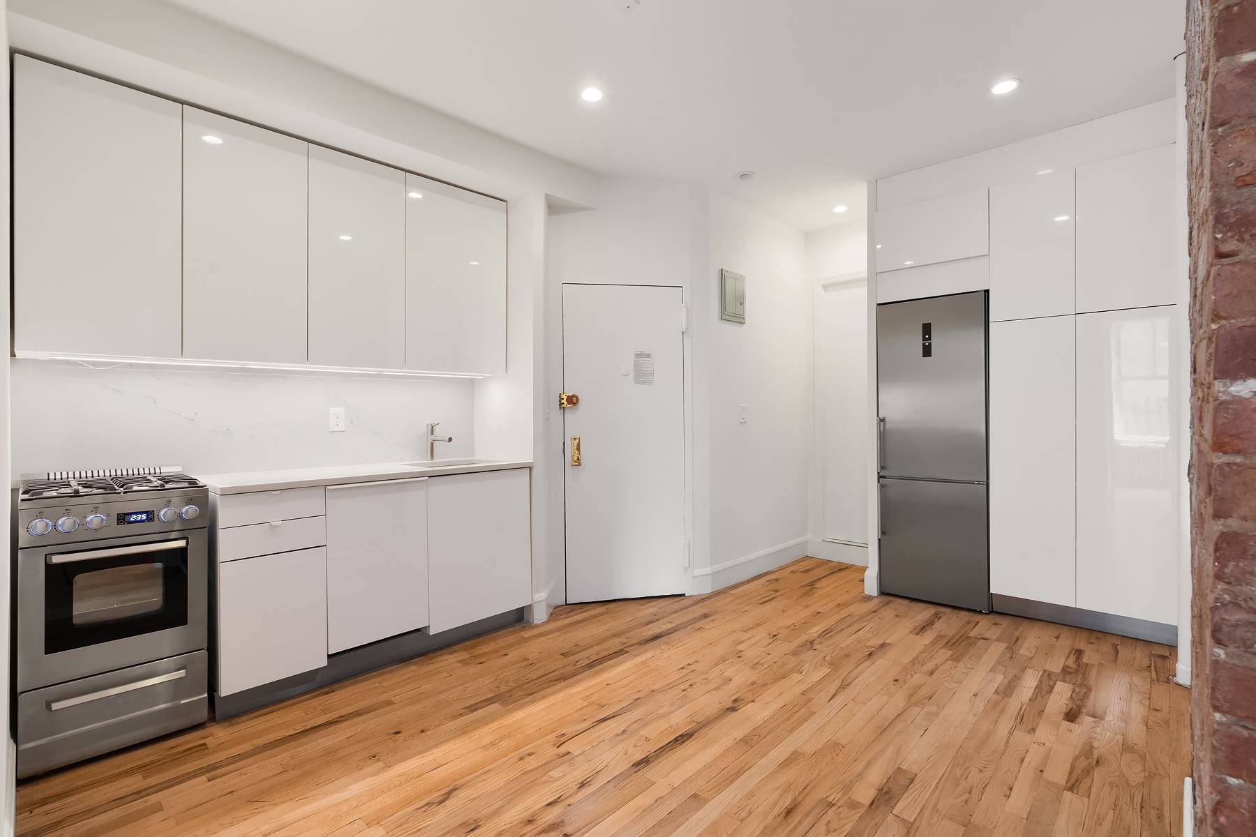 Beautiful 2BR in prime NOHO !