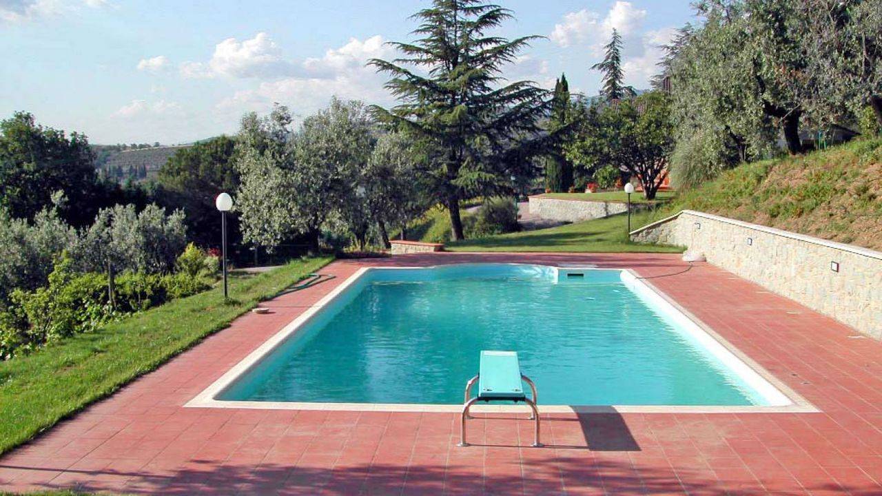 Villa with park, swimming pool and panoramic view over the city of Arezzo and the countryside for sale a few km from Arezzo, Tuscany.