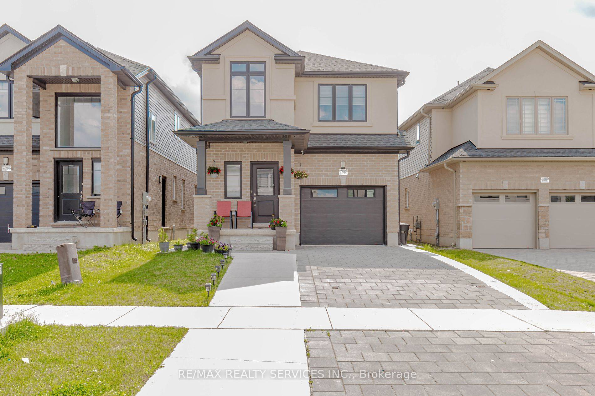 Look No Further ! Newly Built, Just 3 Year Old, 2352 sqft as per mpac, Open Concept 4 Bedrooms And 4 Washrooms House In Victoria Flats In Southeast Area Of ...