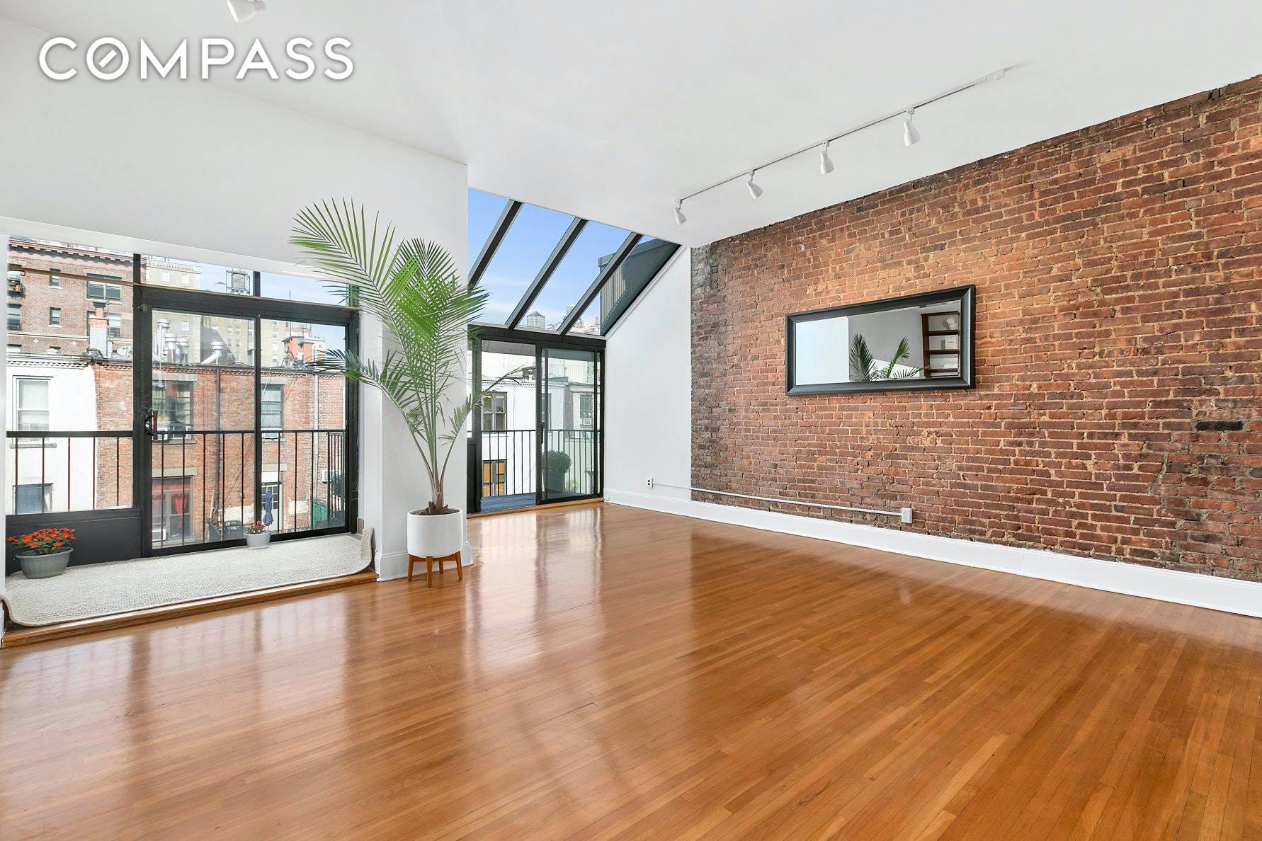 341 West 87th Street is situated on a beautiful, tranquil, tree lined block near Riverside Park.