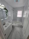 1Floor bathroom