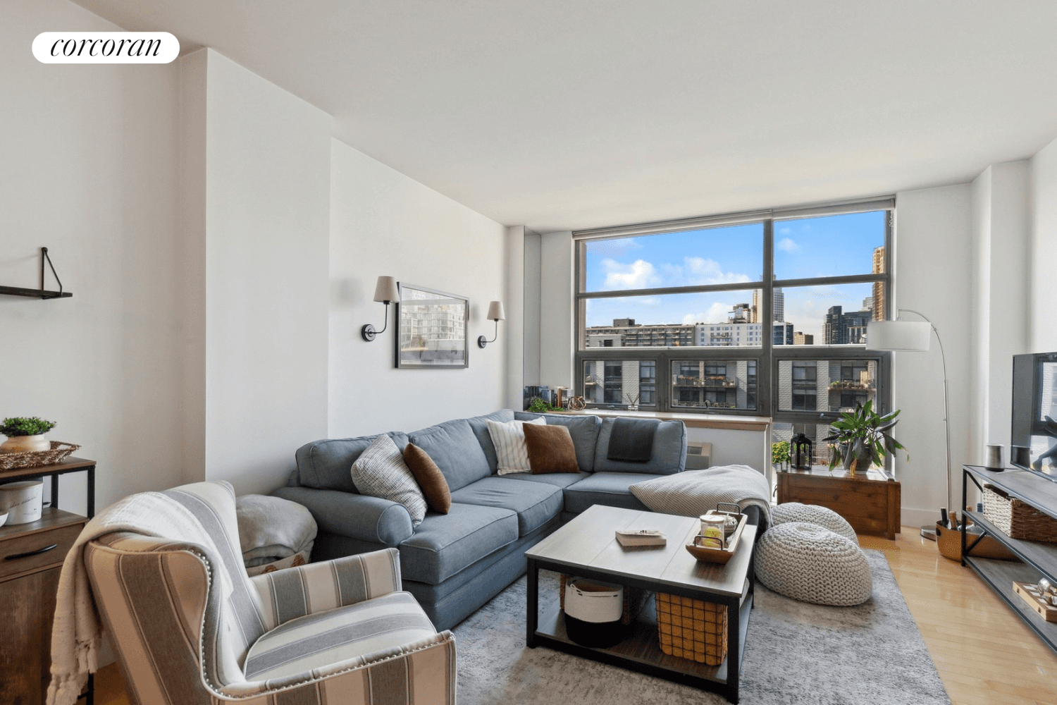 GREAT INVESTMENT WITH TENANT IN PLACE UNTIL 8 31 2024 Sunny and spacious south facing one bedroom unit in the full service condominium 5SL Fifth Street Lofts, ideally located in ...