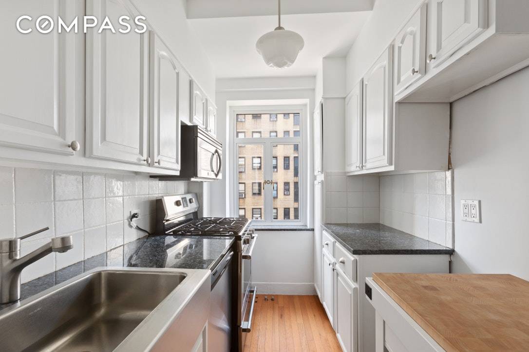 Experience quintessential Upper West Side living in this bright two bedroom, two bathroom co op on a tree lined Central Park block.