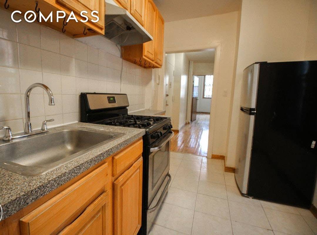 Spacious 1BR layout Closet space Lots of windows for plenty of sunlight Separate kitchen with stainless steel appliances Tiled bathroom JMZ Trains nearbyCall or email anytime to schedule a viewing ...