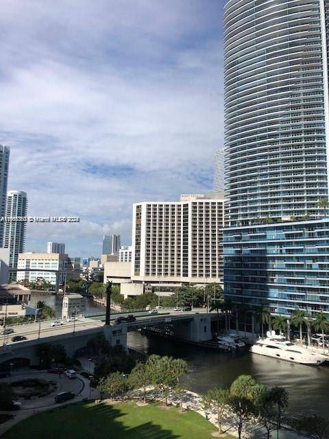 Experience luxury living at its finest in this stunning Icon Brickell unit !
