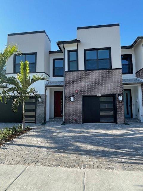 BRAND NEW TOWNHOME IN THE HEART OF PLANTATION ; BRAND NEW COMMUNITY GATED AND CLOSE TO SHOPS, SCHOOLS, 595, HOSPITAL AND MORE.