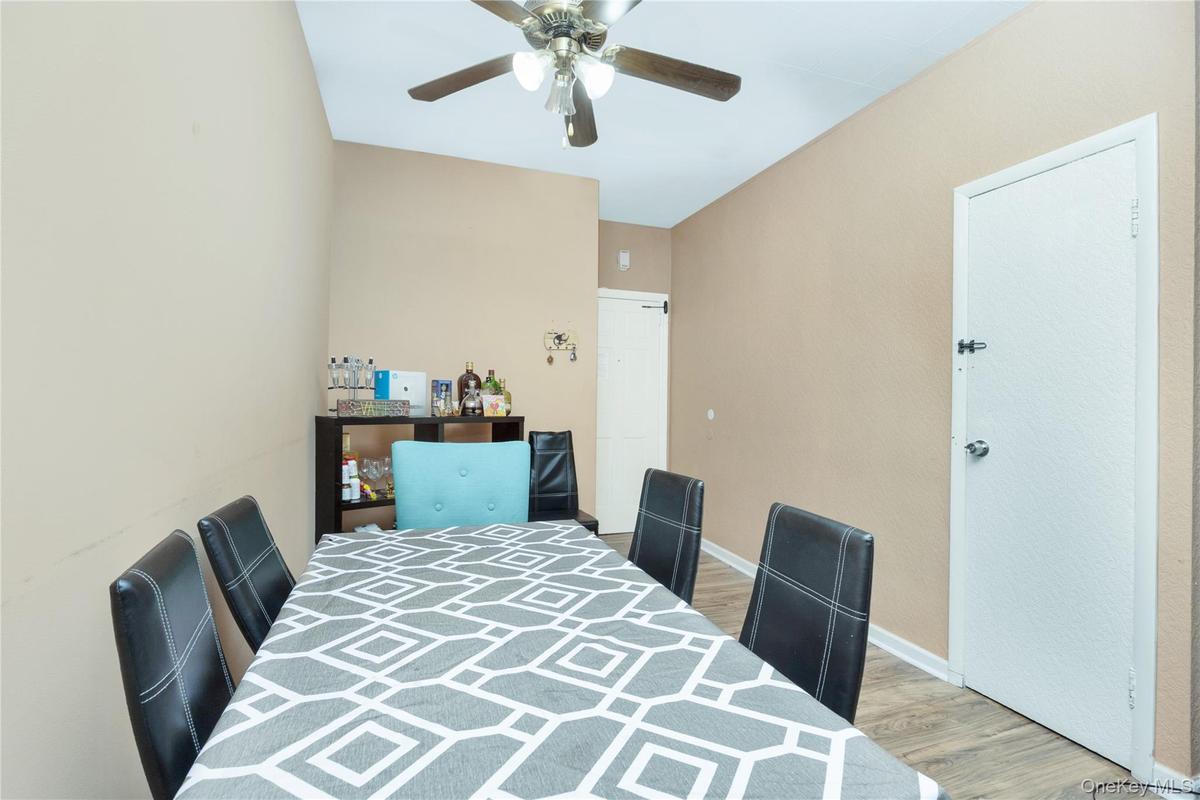 Apt 1R Dining area