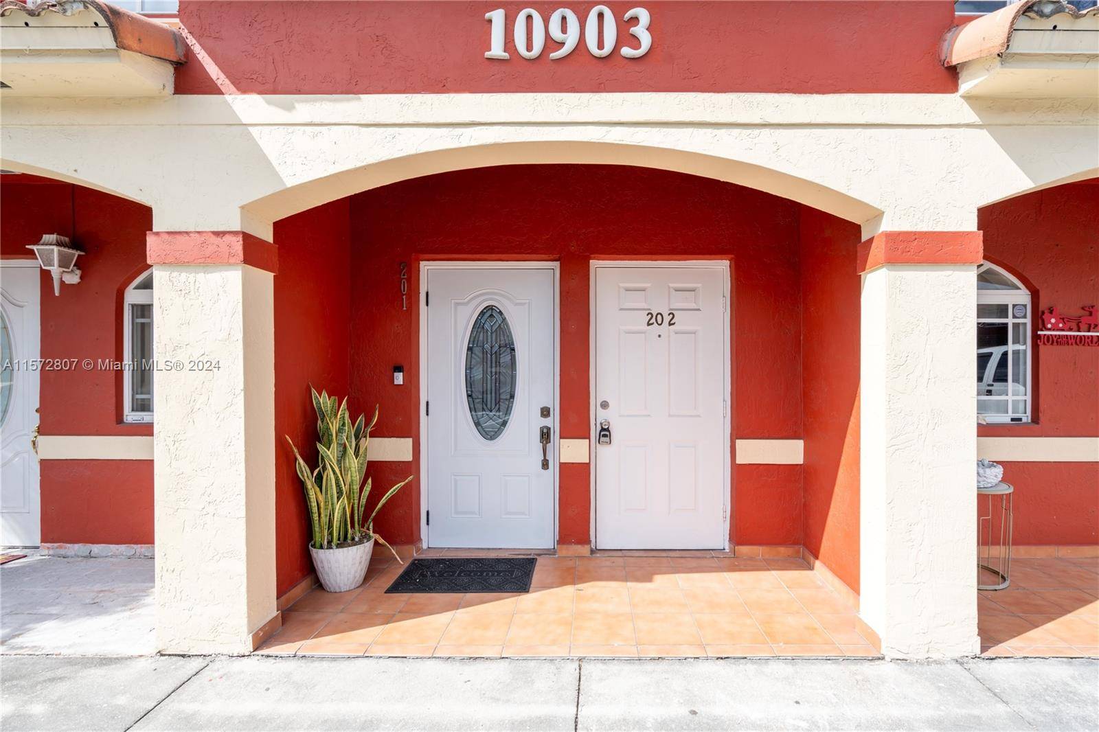 Welcome to your new home, this unit its originally a 3 beds and 2 bath in the heart of Hialeah !