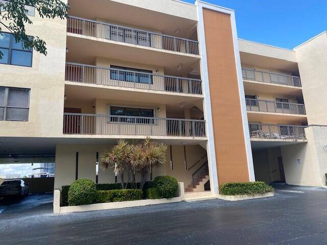BOUTIQUE BUILDING, GREAT VIEWS OF GOLDEN ISLES LAKE FROM UNIT, LARGE UNIT 2 2, TILE FLOORS W D IN UNIT.