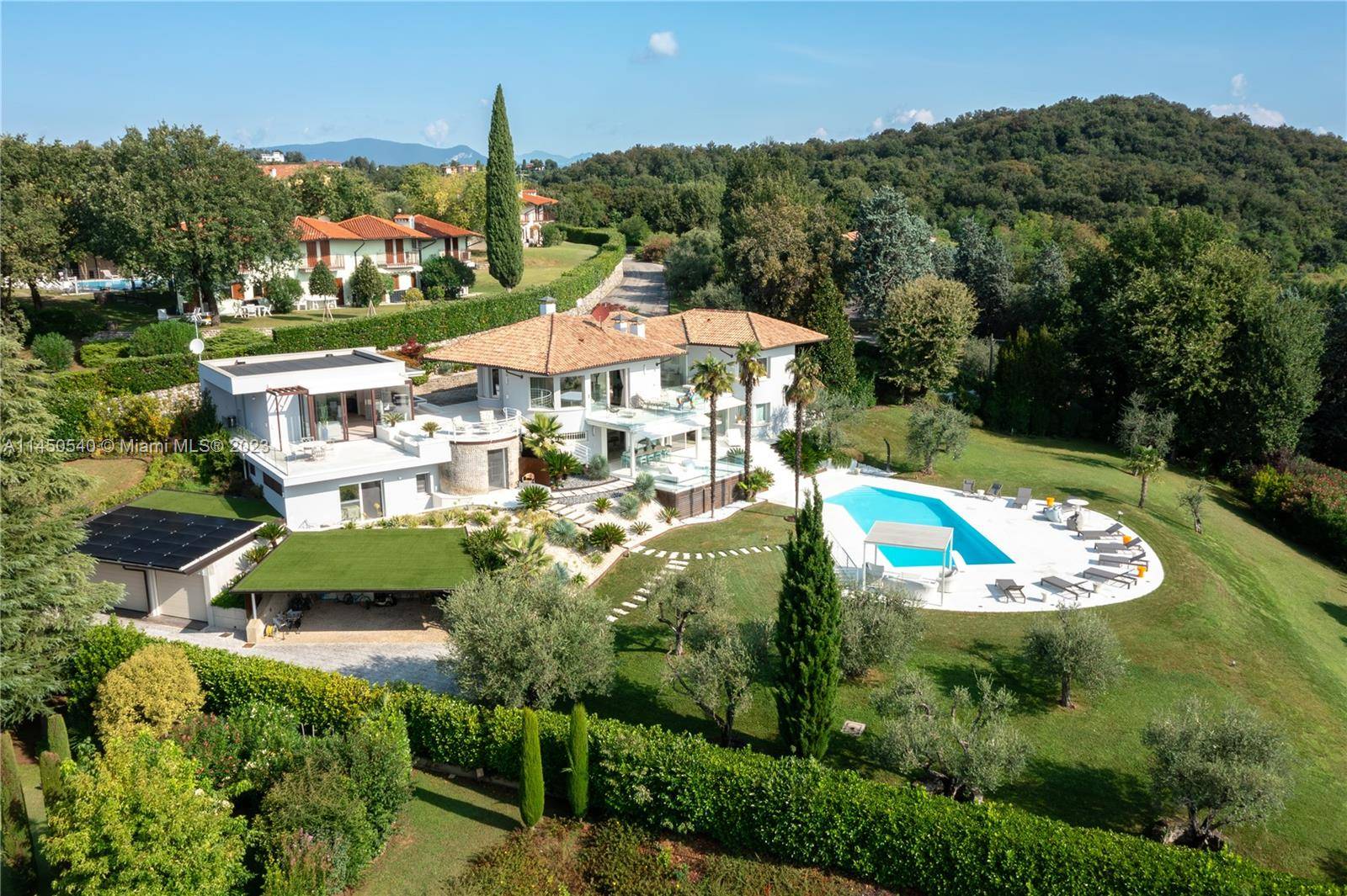 Welcome The sophisticated contemporary estate of Villa Azzurra classic masterpieces situated in the Estates section of Padenghe del Garda, this 6, 459 sqrft two stories home on 36, 060 sqrft ...