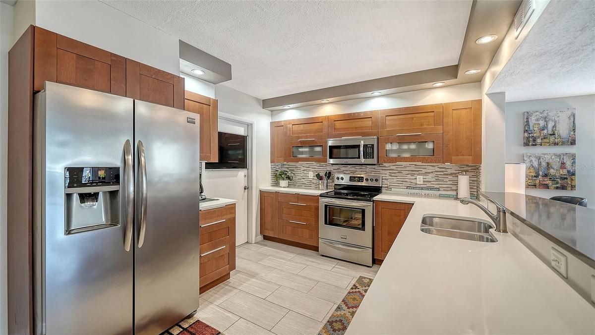 Frigidaire & Samsung stainless appliances.