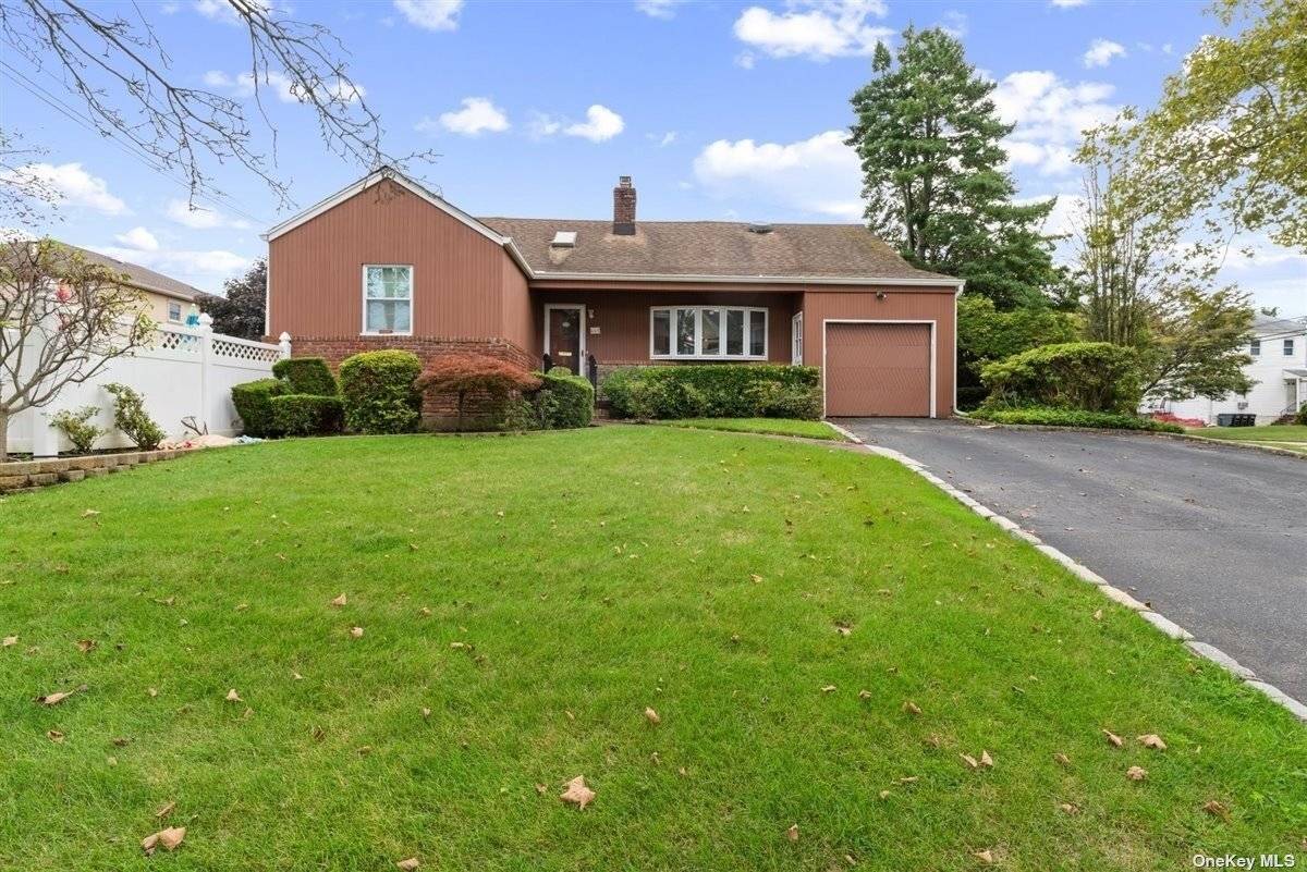 Huge expanded ranch on a 80x100 lot in the popular ABC section of Woodmere !