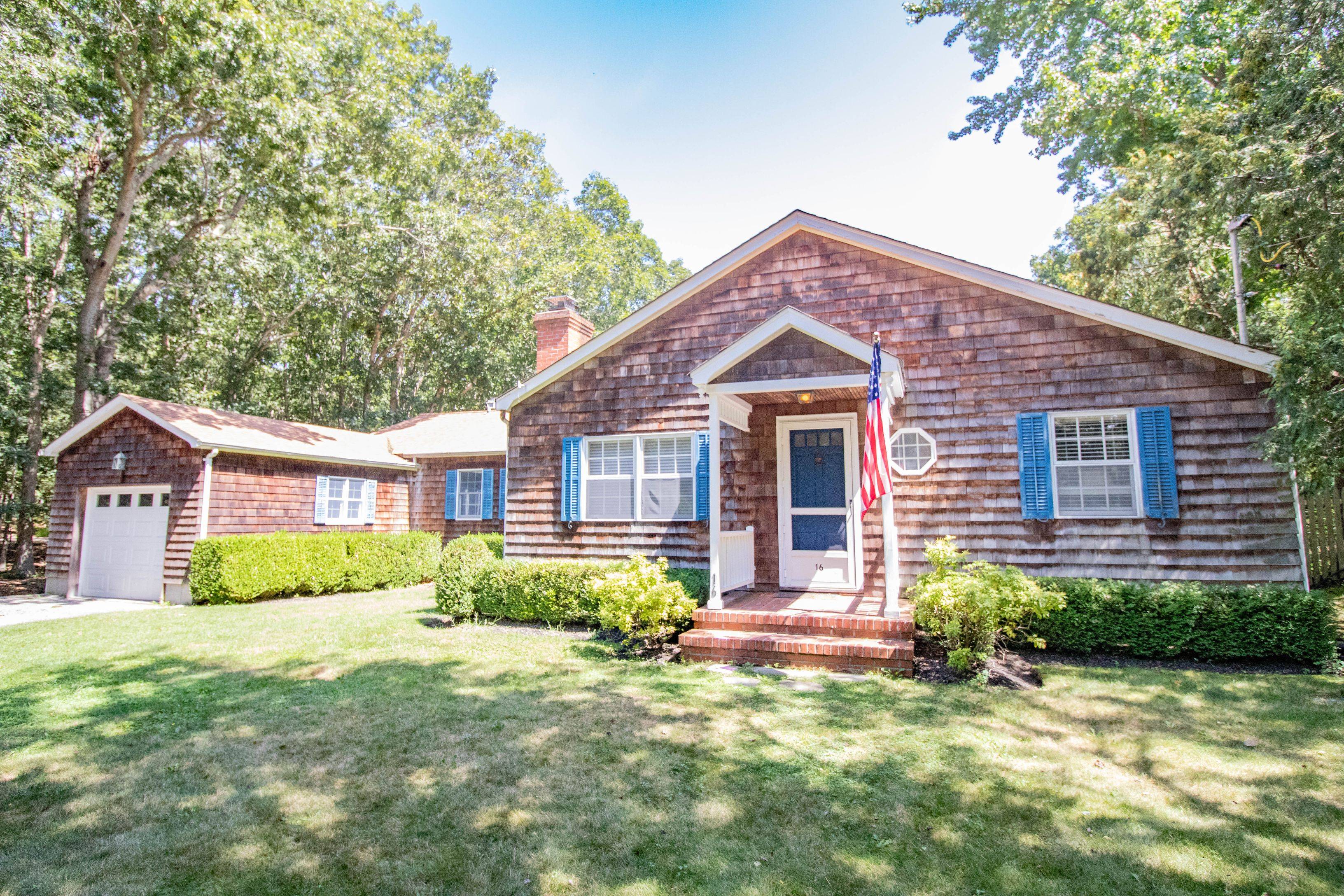 Southampton 3 Bed With Pool and Screened in Porch!