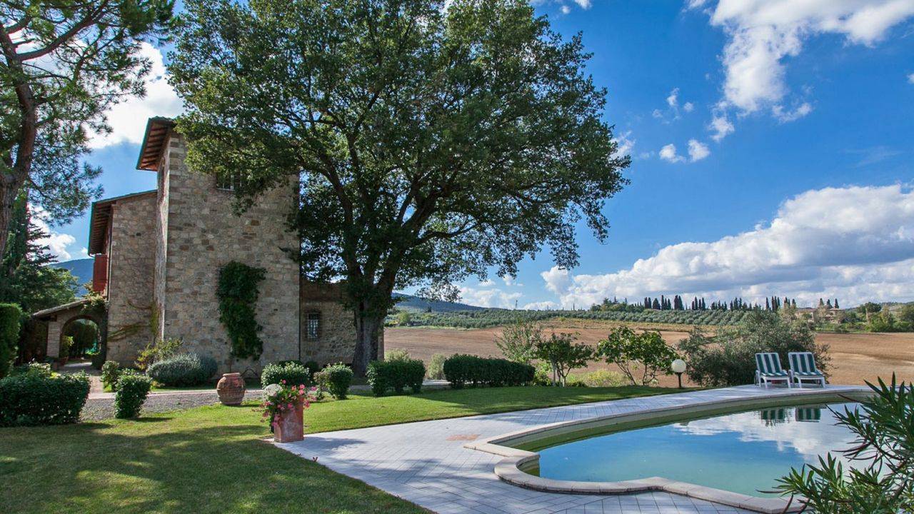 Property for sale in tuscany Close to Siena. Restored country house for sale in Sarteano, Tuscany, with pool. Gardens, olive grove and well.
