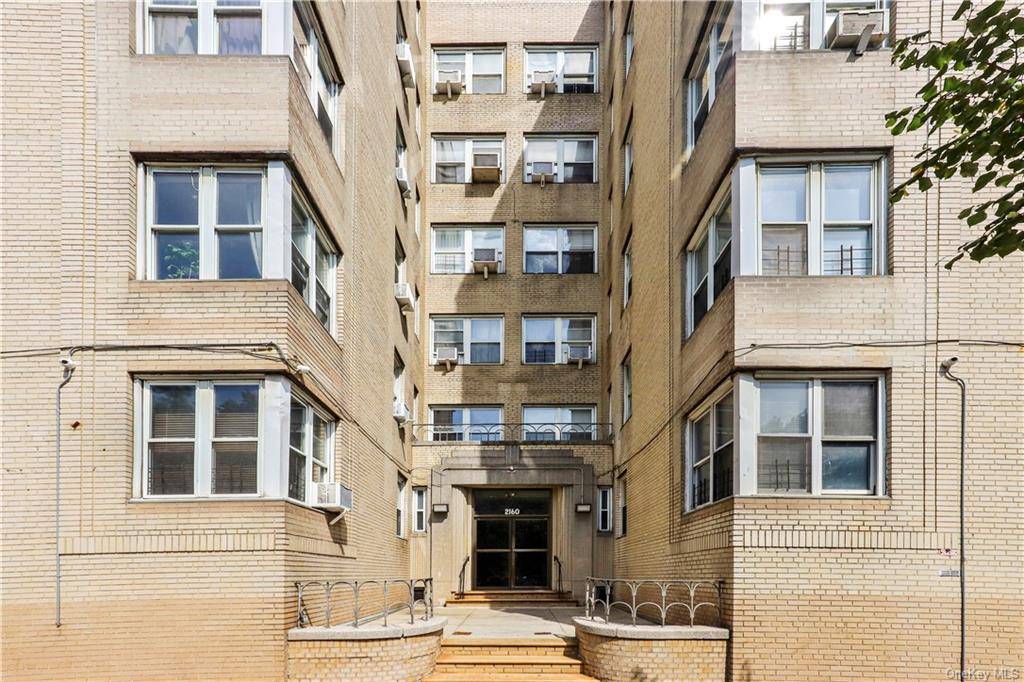 Indulge in upscale urban living with this remarkable 2 bedroom, 2 bathroom coop in the Bronx.