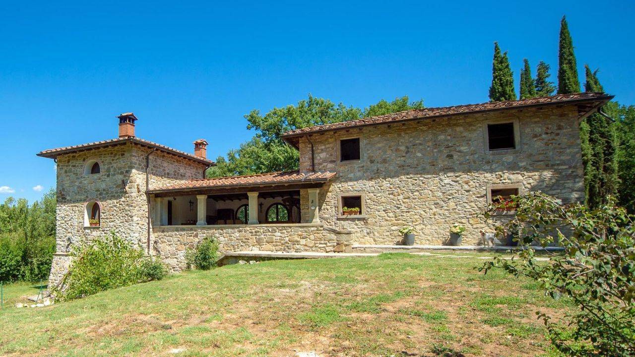 Farmhouse with independent apartment for sale in Chiusi della Verna