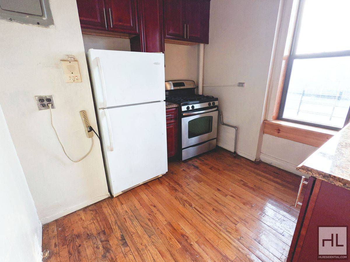 ? Park Slope Gem Spacious 2BR Apartment Available Early September !