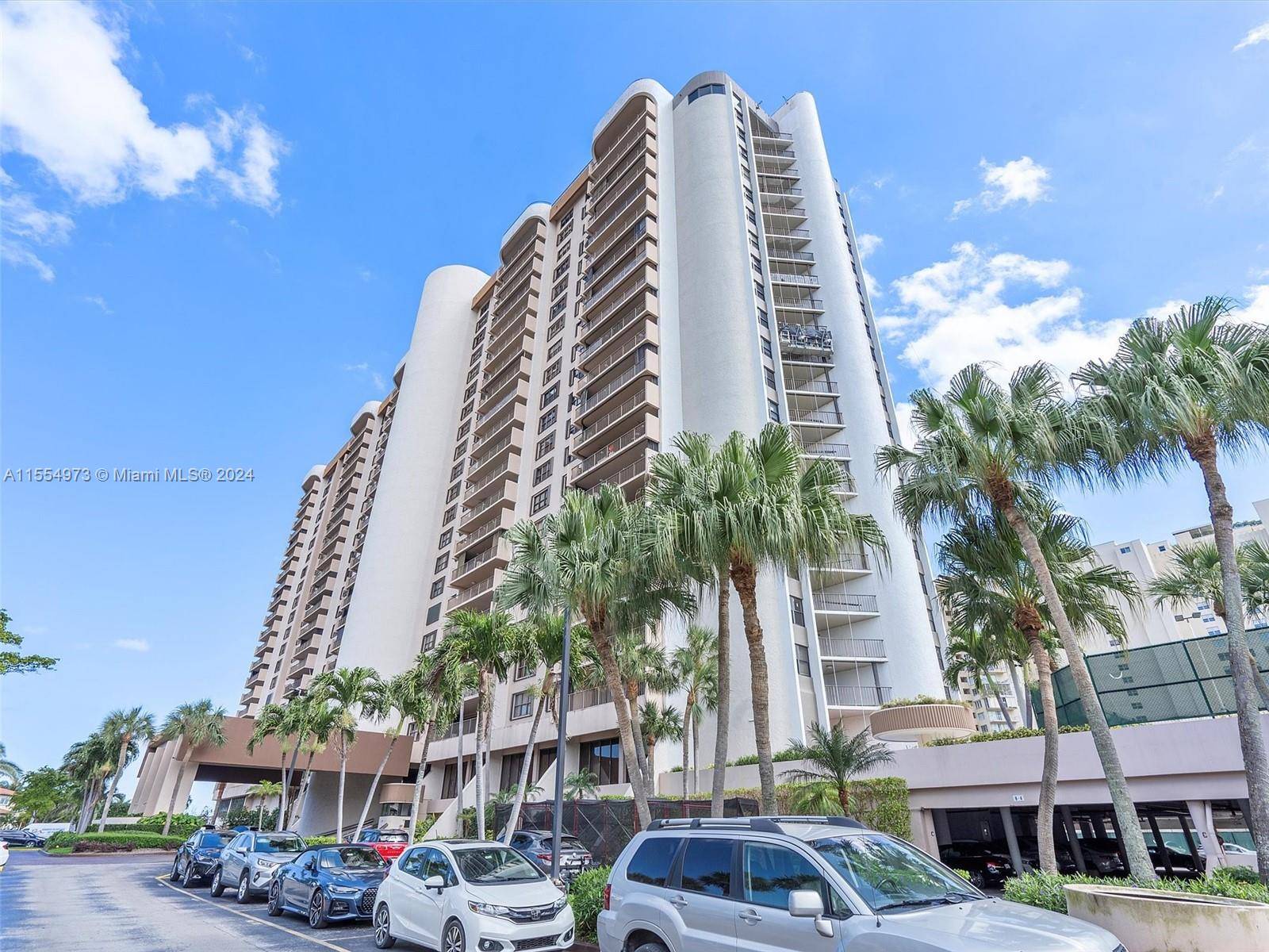 Savor the serenity of waterfront living in this spacious 2beds, 2 baths unit, boasting 1, 460 soft of comfortable living space.