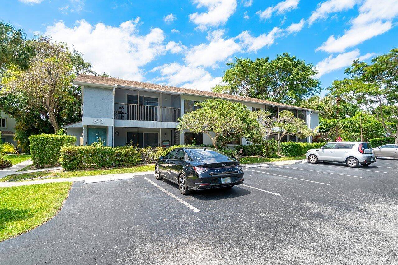 Discover your perfect haven in Oakland Park, Florida !
