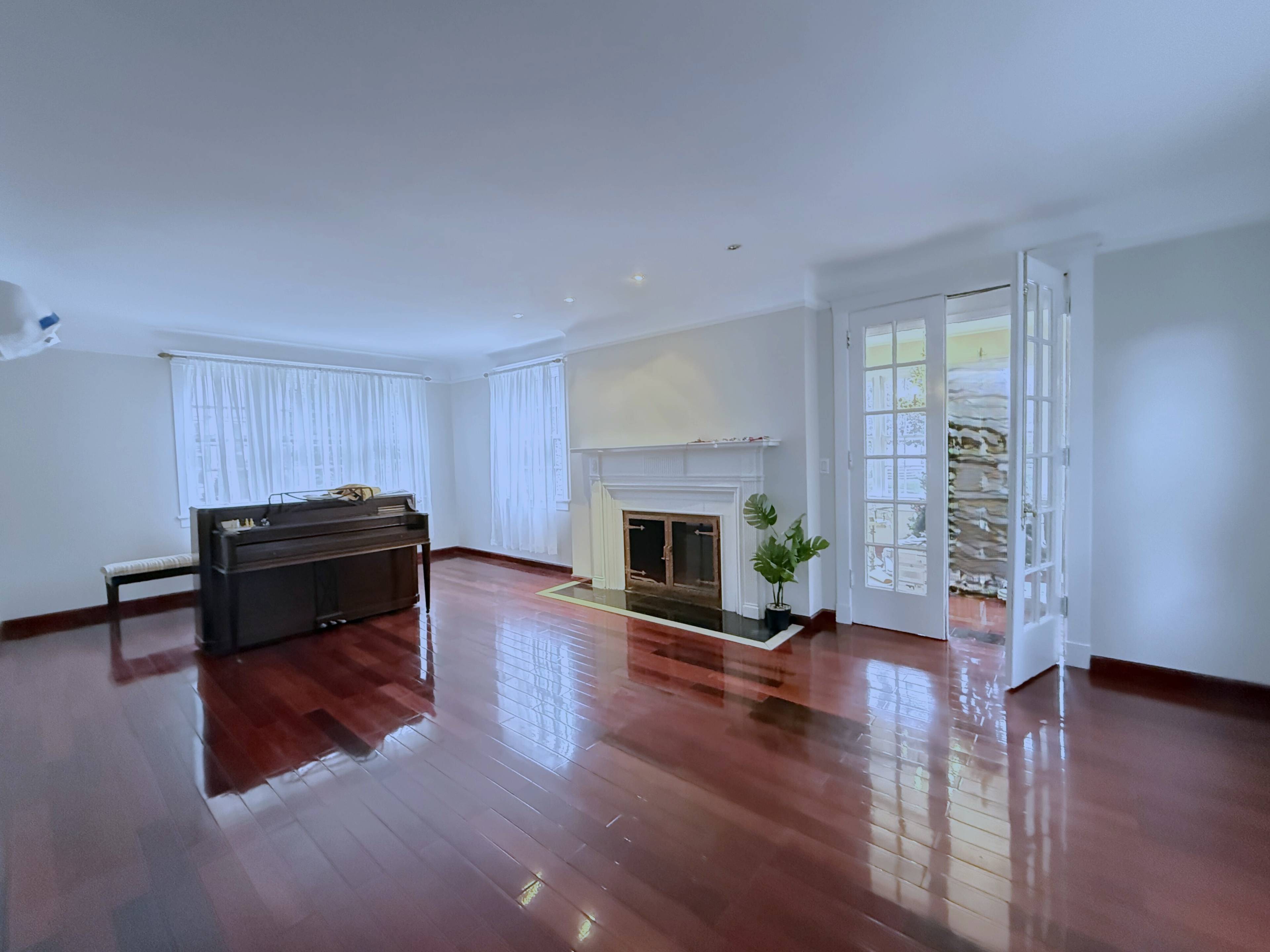 Detached 5 bedroom, 4. 5 bathroom house in Forest Hills Gardens.