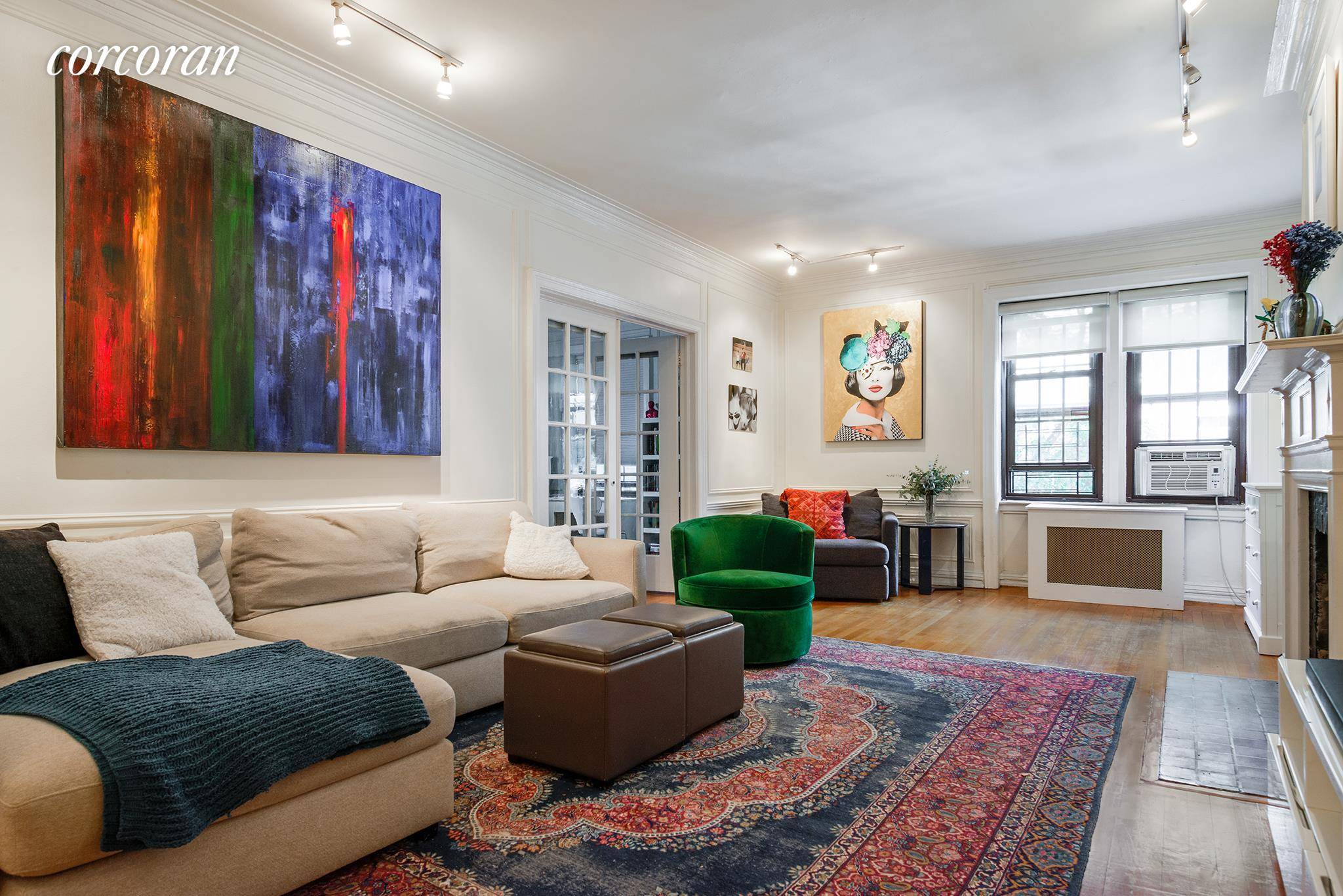 Enjoy the best of Brooklyn Heights from the comfort of this lovely apartment.