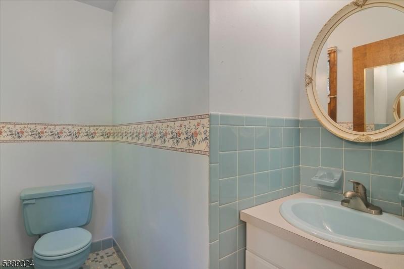 Primary 1/2 Bath