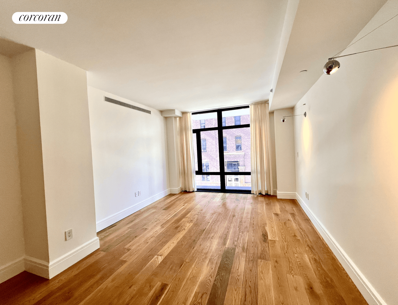 ELEGANT amp ; BEAUTIFULLY DESIGNED ONE BEDROOM APARTMENT IN THE HEART OF DUMBO !