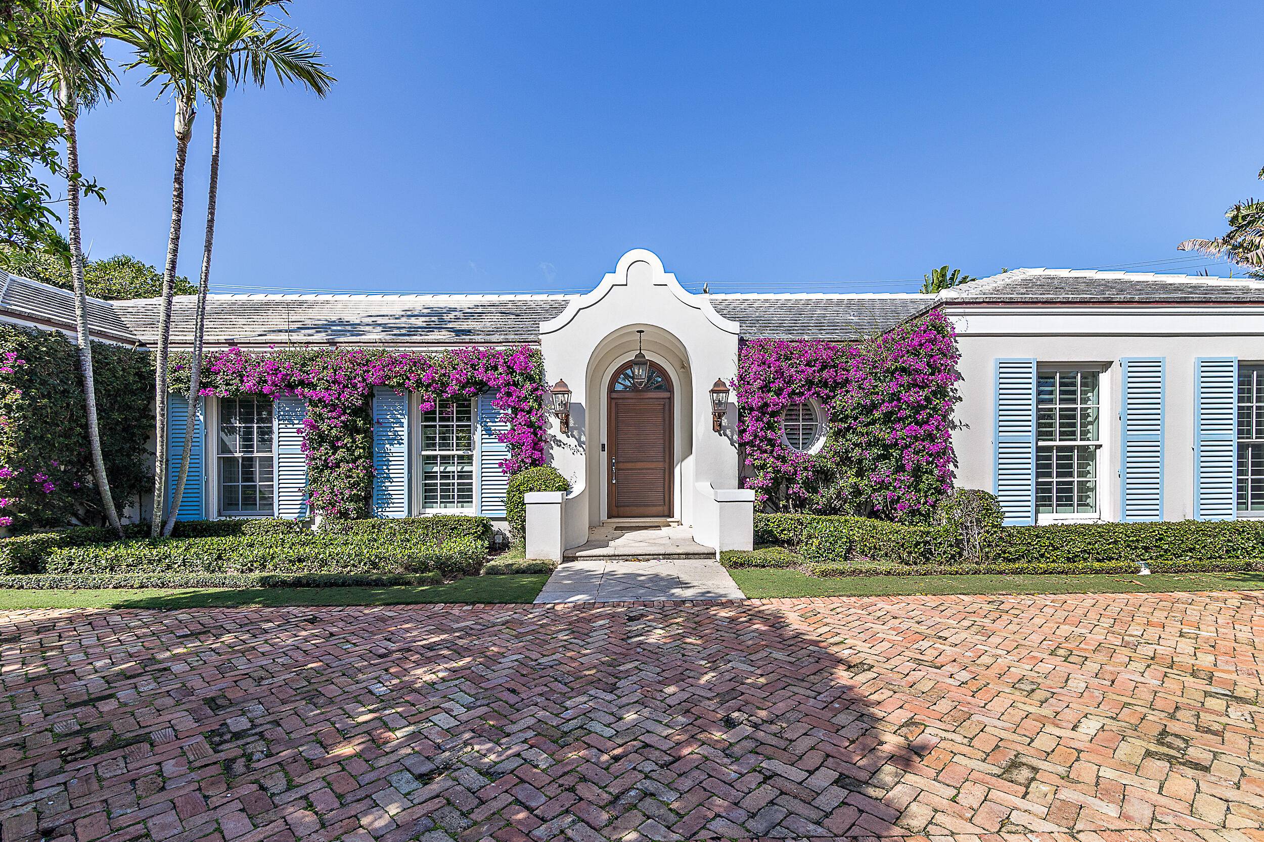 Romantic storybook curb appeal home !