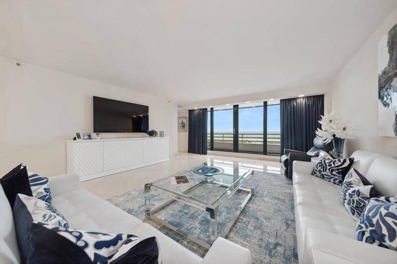 N 104 is a spectacular oceanfront residence with the feel of a beach home and the lifestyle of a luxury resort.