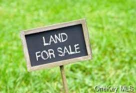 Build your dream home on this level lot in Quarry Estates in Corltandt Manor.