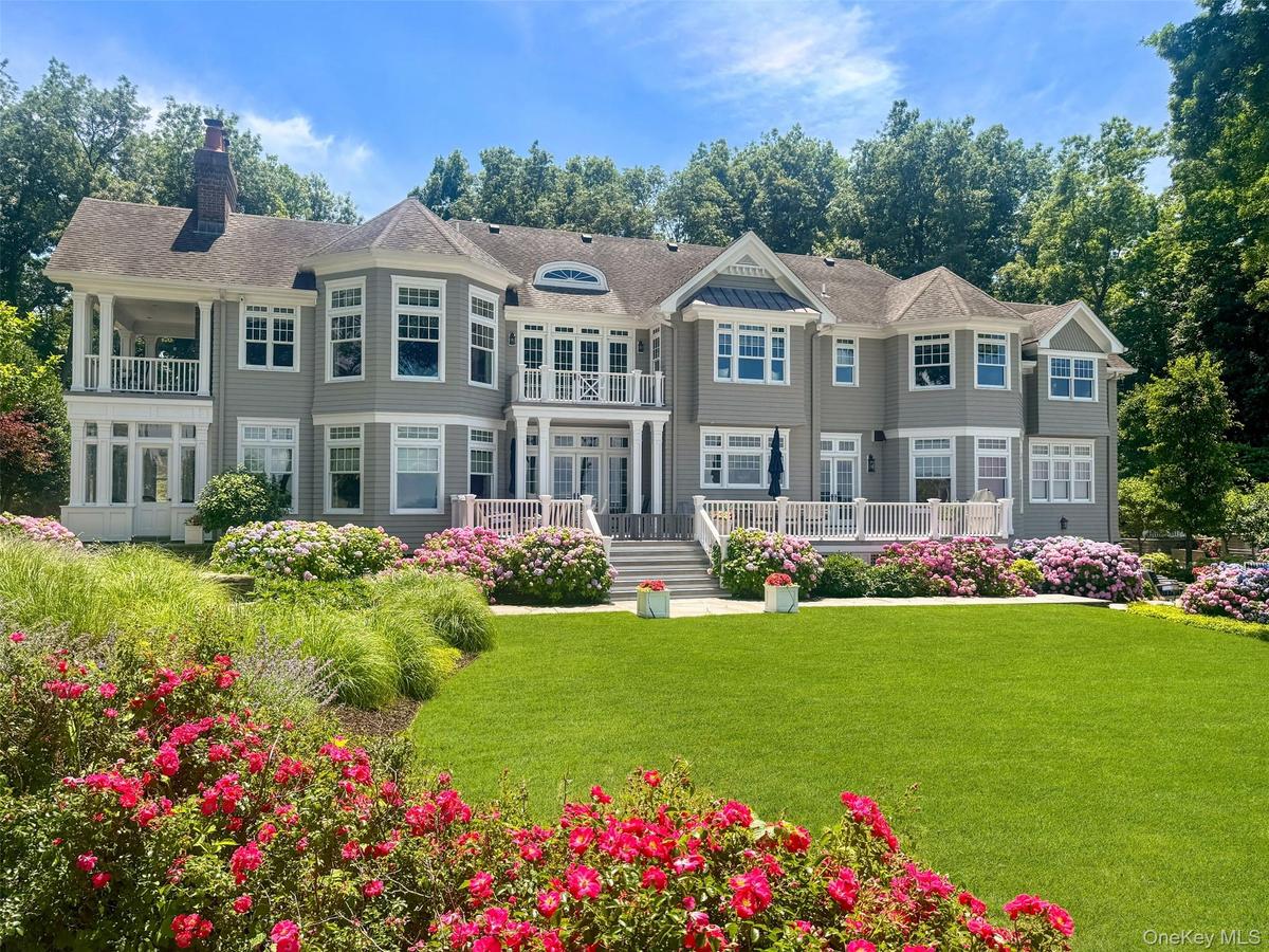 Impressive Home along the Beach with "House and Country" backyard