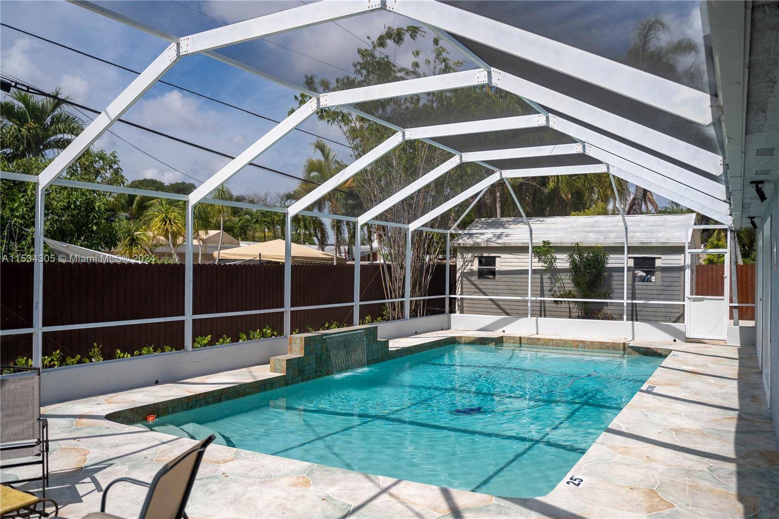 Cutler Bay Pool home. Over 2000 square feet featuring 4 bedrooms and 2 bathrooms spacious bedrooms split plan.