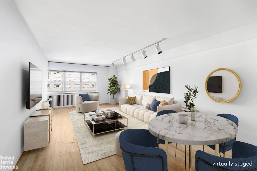 This spacious, Park Avenue facing one bedroom home is located in an elegant full service coop.