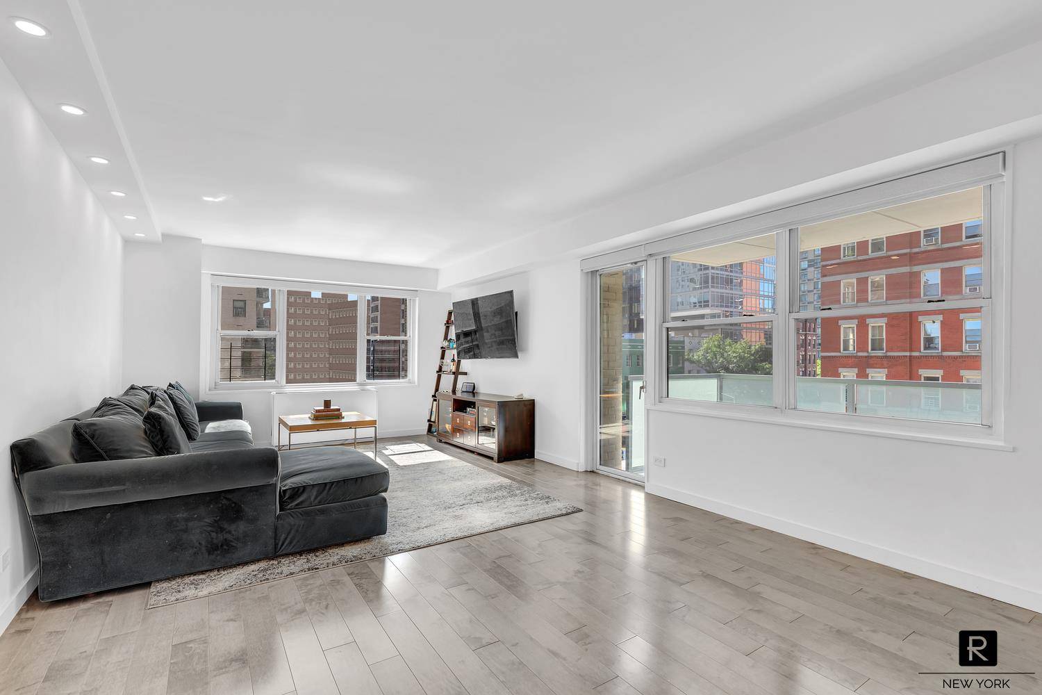 Welcome to 250 East 87th Street, 4AB.