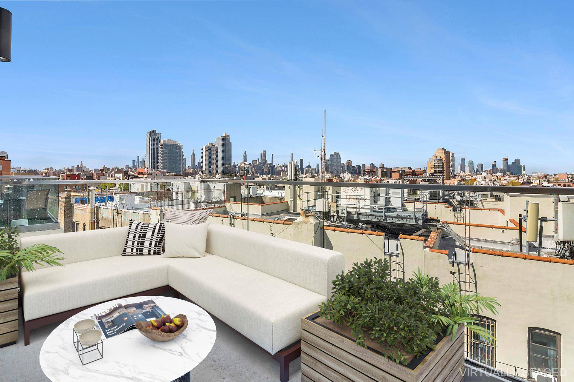 STUNNING 1 BED 1 BATH PENTHOUSE APARTMENT WITH PRIVATE OUTDOOR SPACE !