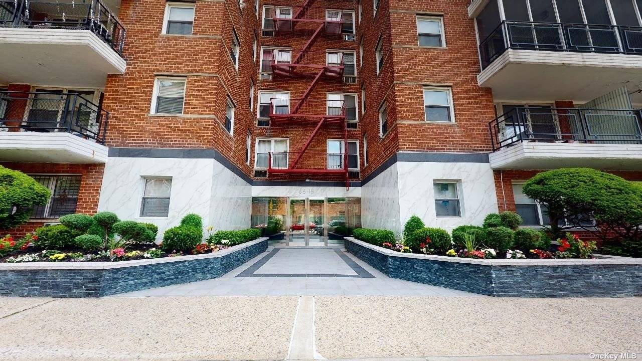 Incredible Find ! Spacious Top Floor 1Br with Super Low Maintenance in Impressive Co op Building Virtual 3D Tour Amazing Value !