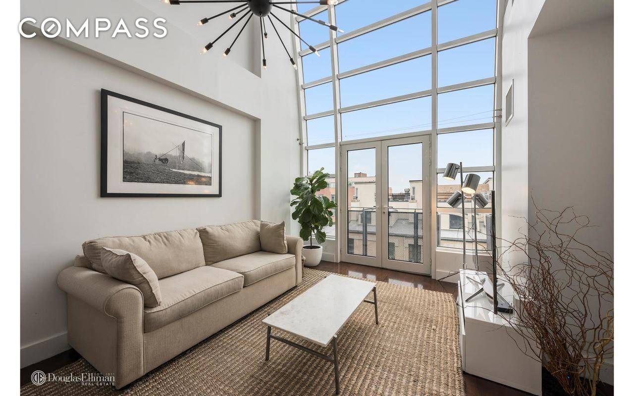 No Fee. AVAIL JULY 1. DRAMATIC DESIGNER PENTHOUSE DUPLEX WITH Double PARKING.
