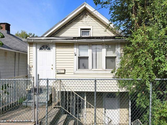Great location ! Built in 1901 this old style home has many possibilities it sits on a 25 x 100 lot.