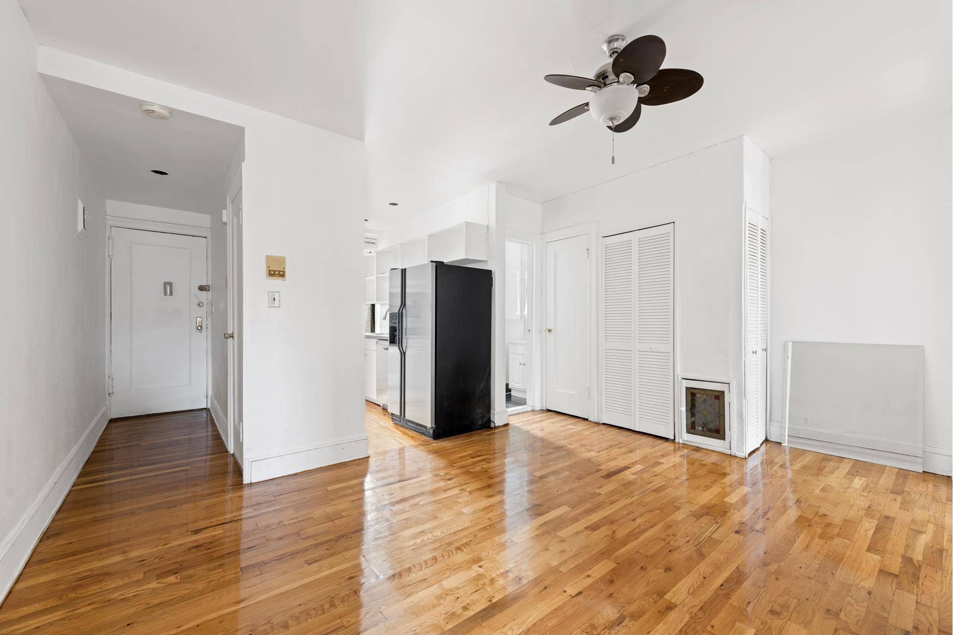 A gem in Kensington ! This is one of the most coveted coop buildings in the Kensington Windsor Terrace area of Brooklyn.